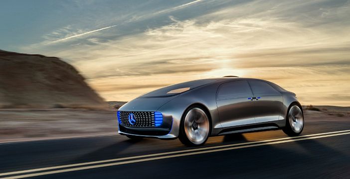 Mercedes Sfida Tesla
