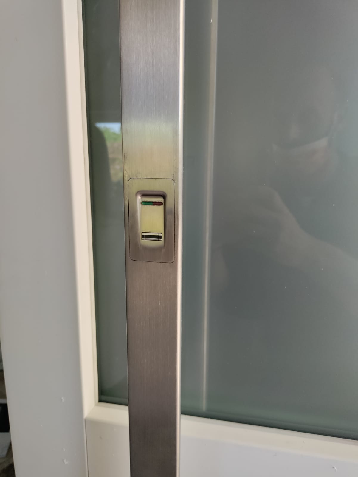 apertura porta impronta digitale